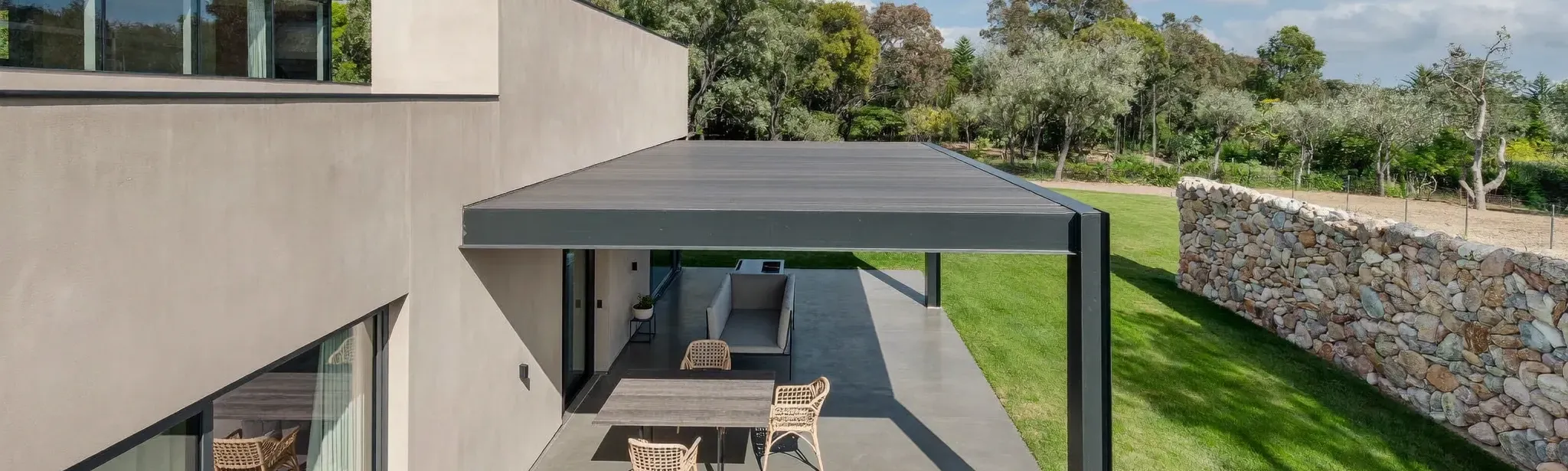 Ocelova pergola rodinneho domu